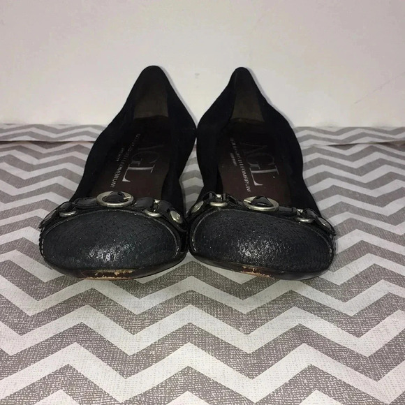 AGL Suede Cap Toe Shoes - Picture 5 of 7